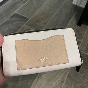 Like New Coach Zipper Wallet Cream/Tan
